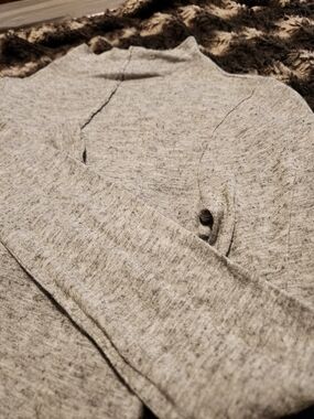 VINTAGE BCBGMaxAzria Light Gray Long Sleeve Mock Neck Top